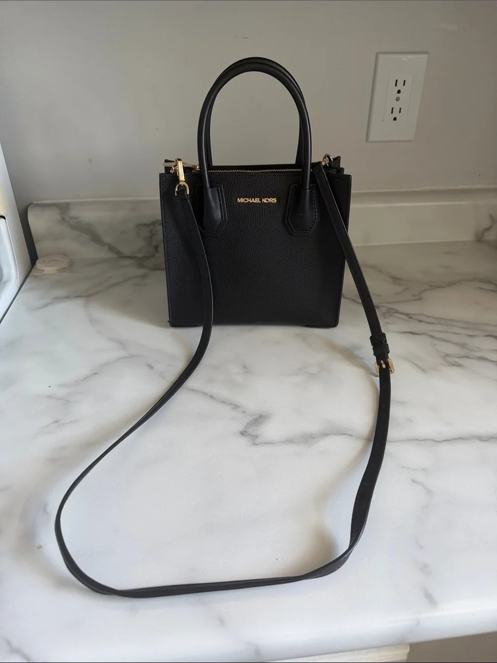 ✨GREAT CONDITION, no marks‼️Michael Kors Leather Satchel with Gold Hardware